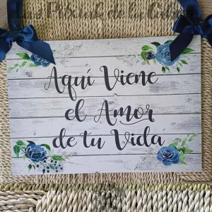 Flores azules Aquí viene el amor de tu vida