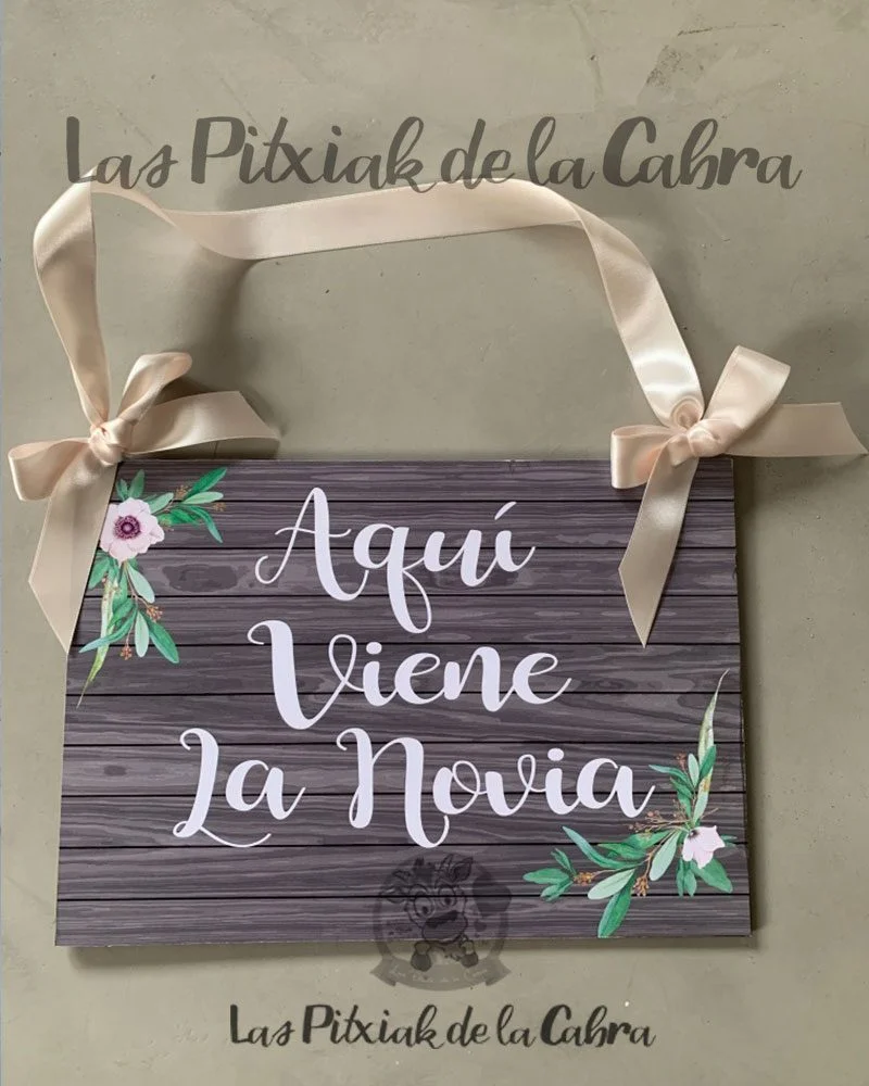 Aquí viene la Novia Gris con flores Blancas - Imagen 2