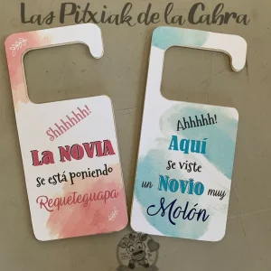 Cuelga puertas no molesten pareja