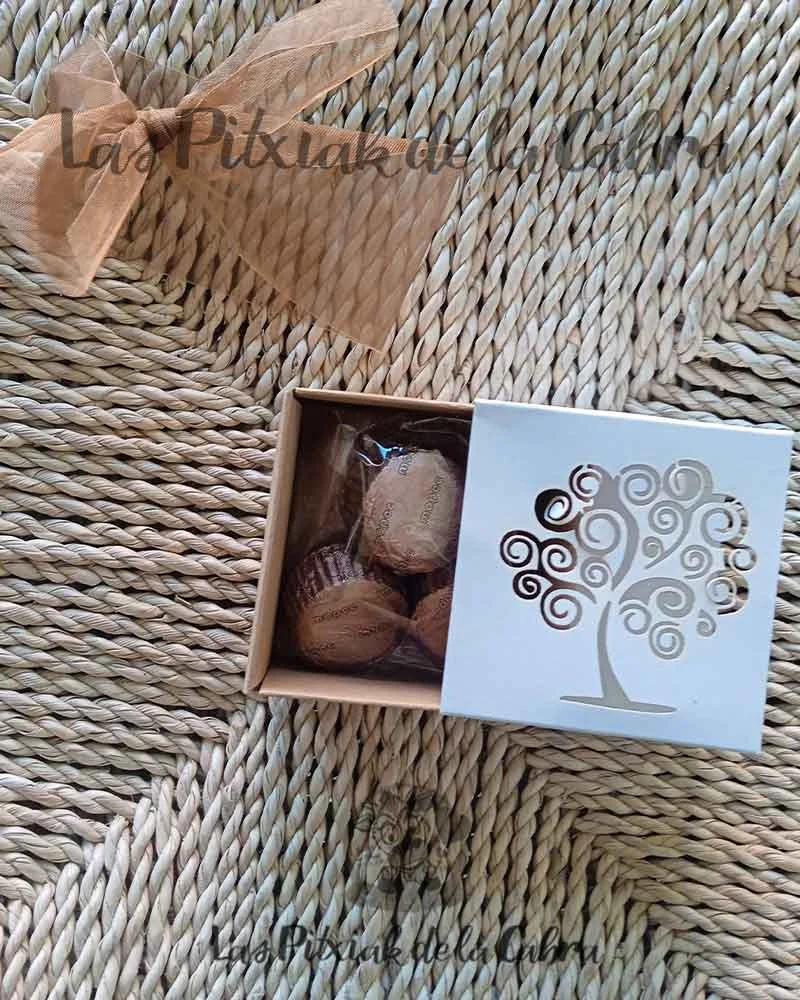 Caja Cuadrada Árbol con Bombones - Imagen 4
