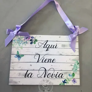 Aquí viene la Novia lila