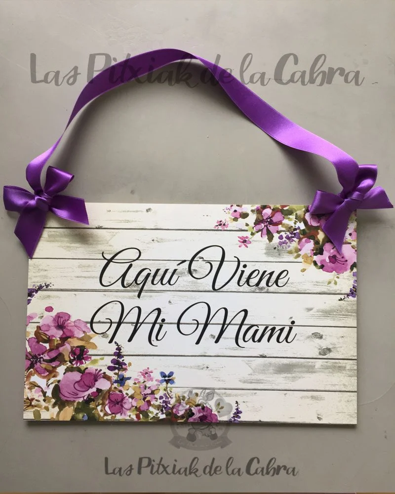 Aquí viene mi mami flores moradas