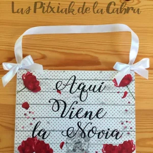 Aquí viene la Novia topitos rojos