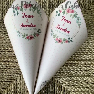 Conos con el logo de Sandra