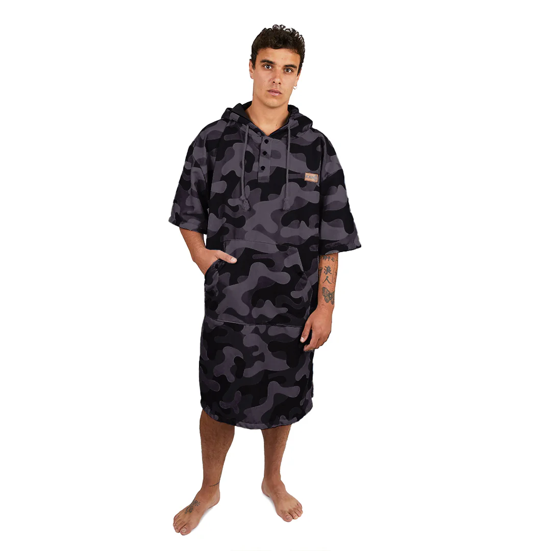 Poncho Cambiador de Surf Camo Negro Kano - Imagen 2