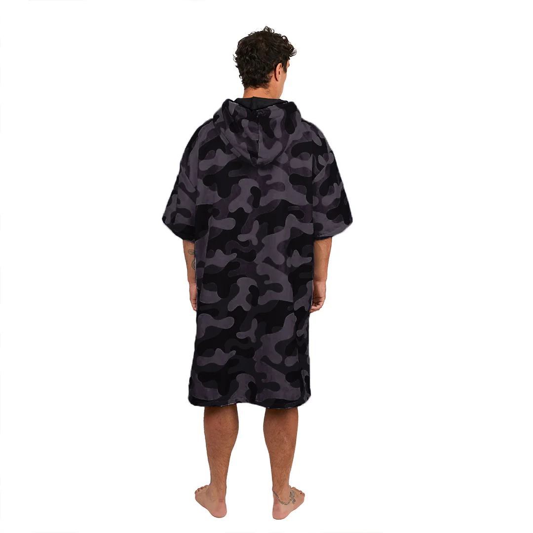 Poncho Cambiador de Surf Camo Negro Kano - Imagen 4